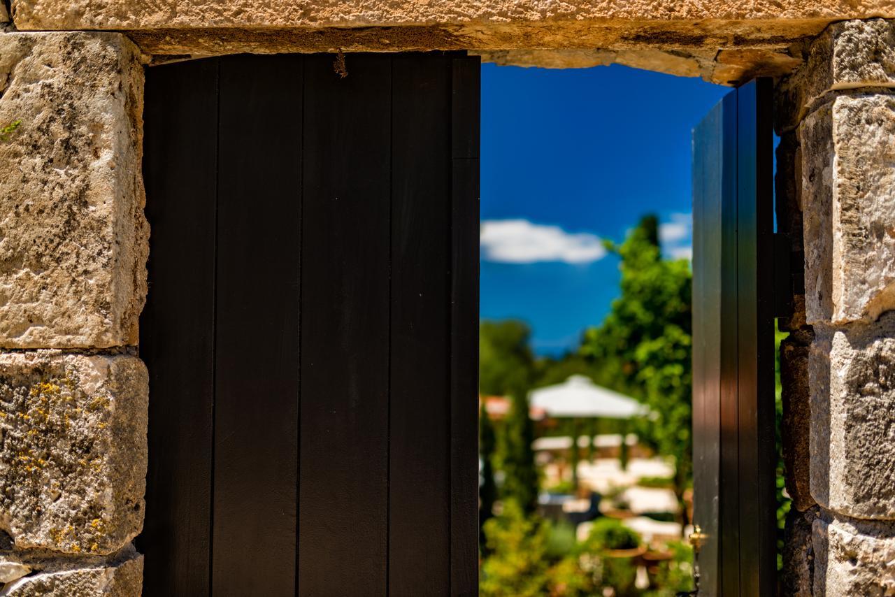 North Point Rooms Antipata  Exterior photo